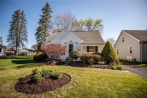 515 Sharon New Castle Rd, Farrell, PA 16121