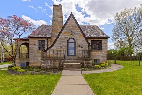 220 Monroe Dr, Pittsburgh, PA 15229