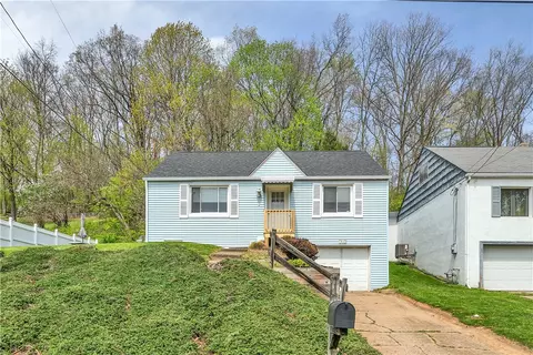 136 Hazen Ave, Ellwood City, PA 16117