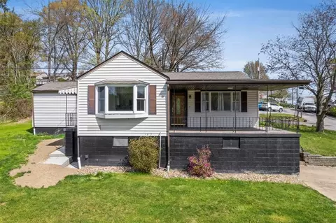 21 Henderson Dr, Canonsburg, PA 15317