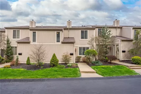 1583 Pineview Dr, Pittsburgh, PA 15241