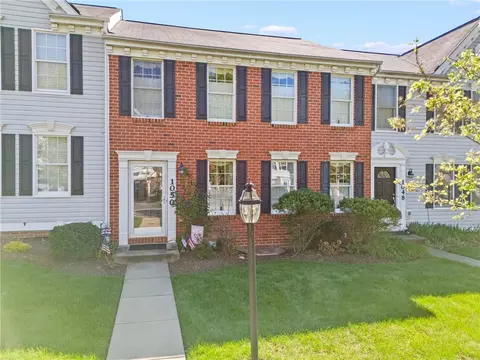 1050 Bayberry Dr, Canonsburg, PA 15317