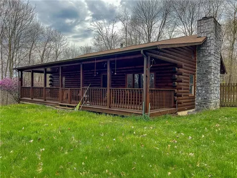 453 Cemetery Rd, Boyers, PA 16020