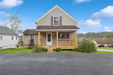 236 S 7th St, Youngwood, PA 15697