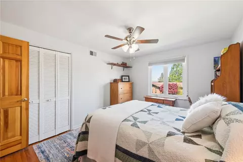 Bedroom - 11267 Drop Rd, Irwin, PA 15642 photo 5 of 7