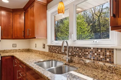 Kitchen - 11267 Drop Rd, Irwin, PA 15642 photo 3 of 5