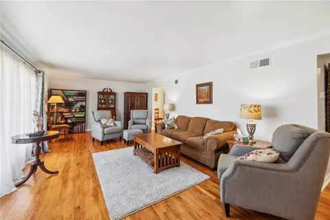 Living - 11267 Drop Rd, Irwin, PA 15642 photo 3 of 7