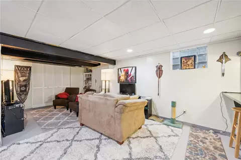 Living - 11267 Drop Rd, Irwin, PA 15642 photo 7 of 7