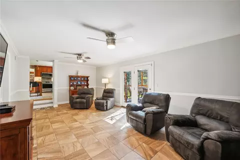 Living - 11267 Drop Rd, Irwin, PA 15642 photo 6 of 7