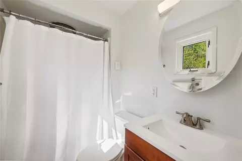 Bath - 11267 Drop Rd, Irwin, PA 15642 photo 2 of 3