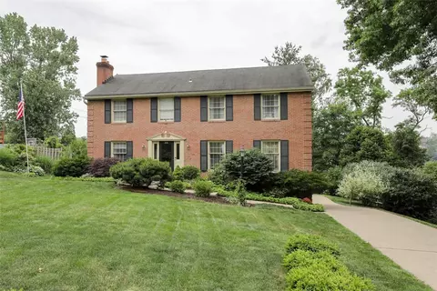 2174 Meadowmont Dr, Pittsburgh, PA 15241