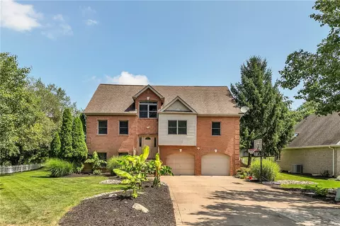 2101 Toftrees Dr, Bridgeville, PA 15017