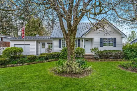 16 Oak Hill Dr, West Middlesex, PA 16159