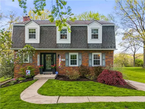 2706 Locust Dr, Pittsburgh, PA 15241