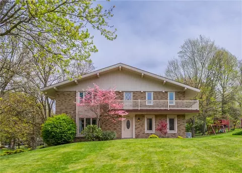 2467 Southvue Dr, Pittsburgh, PA 15241