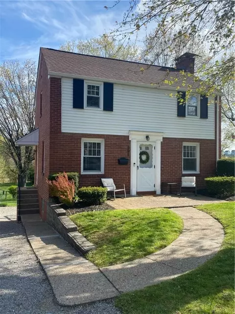 391 Woodcliff Cir, Pittsburgh, PA 15243