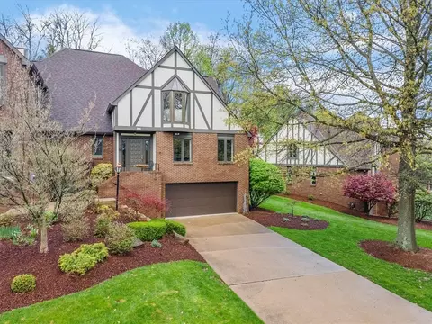 407 Forest Highlands Dr, Pittsburgh, PA 15238