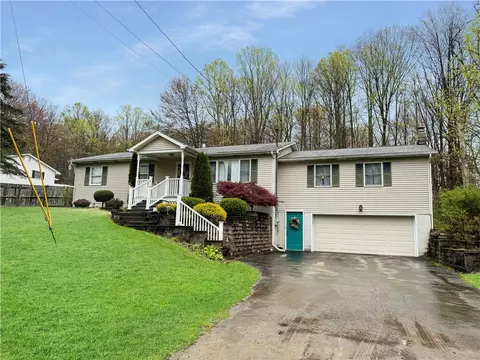 115 Bishop Ln, New Castle, PA 16105