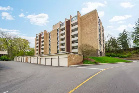 55 Highland Rd #307, Bethel Park, PA 15102