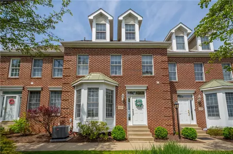 2382 Hilltop Rd, Presto, PA 15142