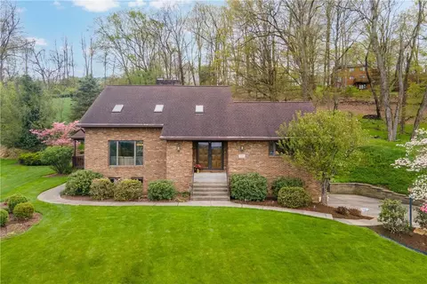 110 Boxwood Dr, Bridgeville, PA 15017