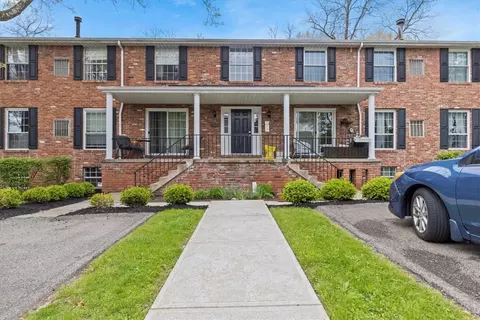 922 Guyasuta Ln, Pittsburgh, PA 15215