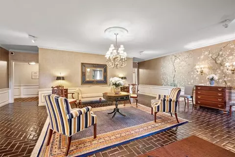Living - 302 Fox Chapel Rd #402, Pittsburgh, PA 15238 photo 1 of 2