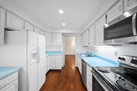 Kitchen - 302 Fox Chapel Rd #402, Pittsburgh, PA 15238 photo 1 of 2