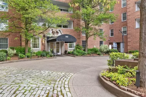 302 Fox Chapel Rd #402, Pittsburgh, PA 15238