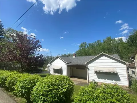 240 Mountain View Rd, Uniontown, PA 15401