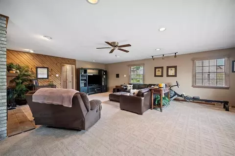 Living - 11775 Frieda Dr, Irwin, PA 15642 photo 2 of 6