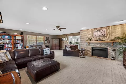 Living - 11775 Frieda Dr, Irwin, PA 15642 photo 4 of 6