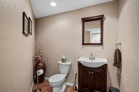Bath - 11775 Frieda Dr, Irwin, PA 15642 photo 6 of 6