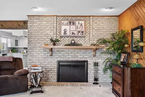 Living - 11775 Frieda Dr, Irwin, PA 15642 photo 5 of 6
