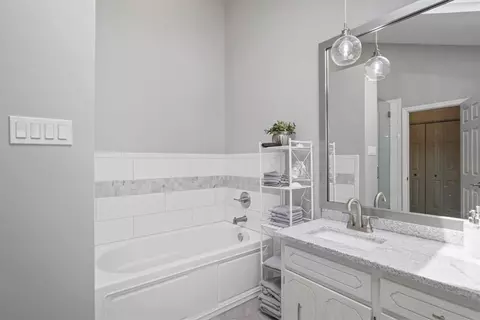 Bath - 11775 Frieda Dr, Irwin, PA 15642 photo 3 of 6