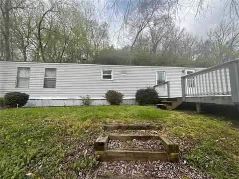 203 Morgan Ln, Wampum, PA 16157