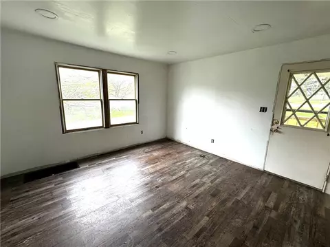 Living - 109 Navy St, Perryopolis, PA 15473 photo 3 of 7