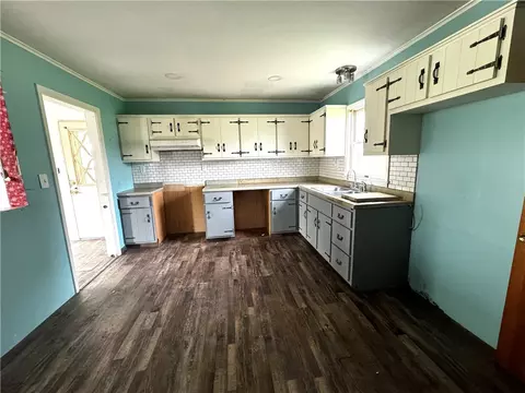Kitchen - 109 Navy St, Perryopolis, PA 15473 photo 3 of 5