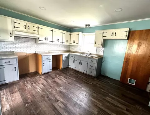 Kitchen - 109 Navy St, Perryopolis, PA 15473 photo 1 of 5