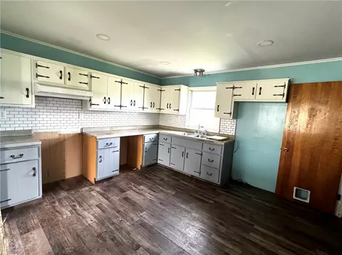 Kitchen - 109 Navy St, Perryopolis, PA 15473 photo 2 of 5