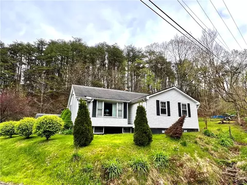 302 Elkhorn Rd, Monaca, PA 15061