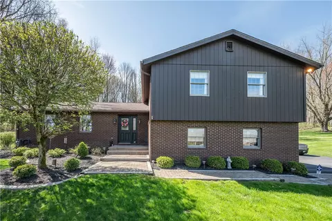 2901 Glenda Dr, New Castle, PA 16101