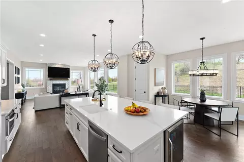 Kitchen - 202 Emerald Fields Dr, Mars, PA 16046 photo 6 of 8