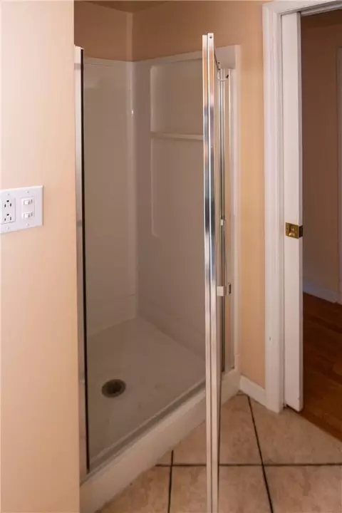 Bath - 2693 River Rd, Vandergrift, PA 15690 photo 4 of 4