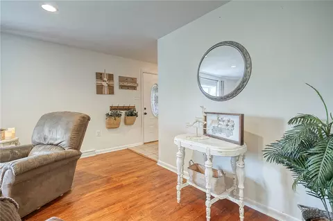 Entry Way - 22 Dell Dr, Irwin, PA 15642 photo 4 of 4