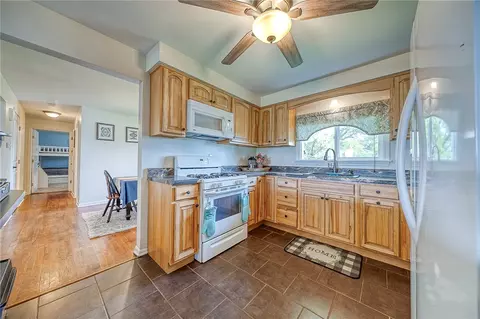 Kitchen - 22 Dell Dr, Irwin, PA 15642 photo 3 of 3