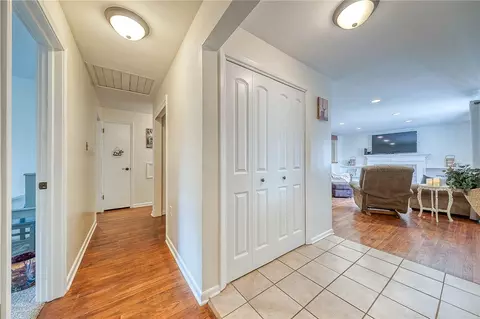 Entry Way - 22 Dell Dr, Irwin, PA 15642 photo 3 of 4