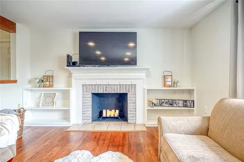 Living - 22 Dell Dr, Irwin, PA 15642 photo 3 of 4