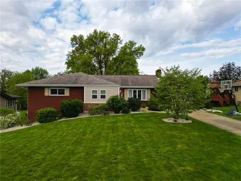 22 Dell Dr, Irwin, PA 15642