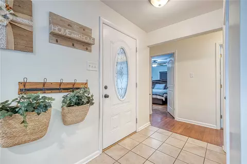 Entry Way - 22 Dell Dr, Irwin, PA 15642 photo 2 of 4